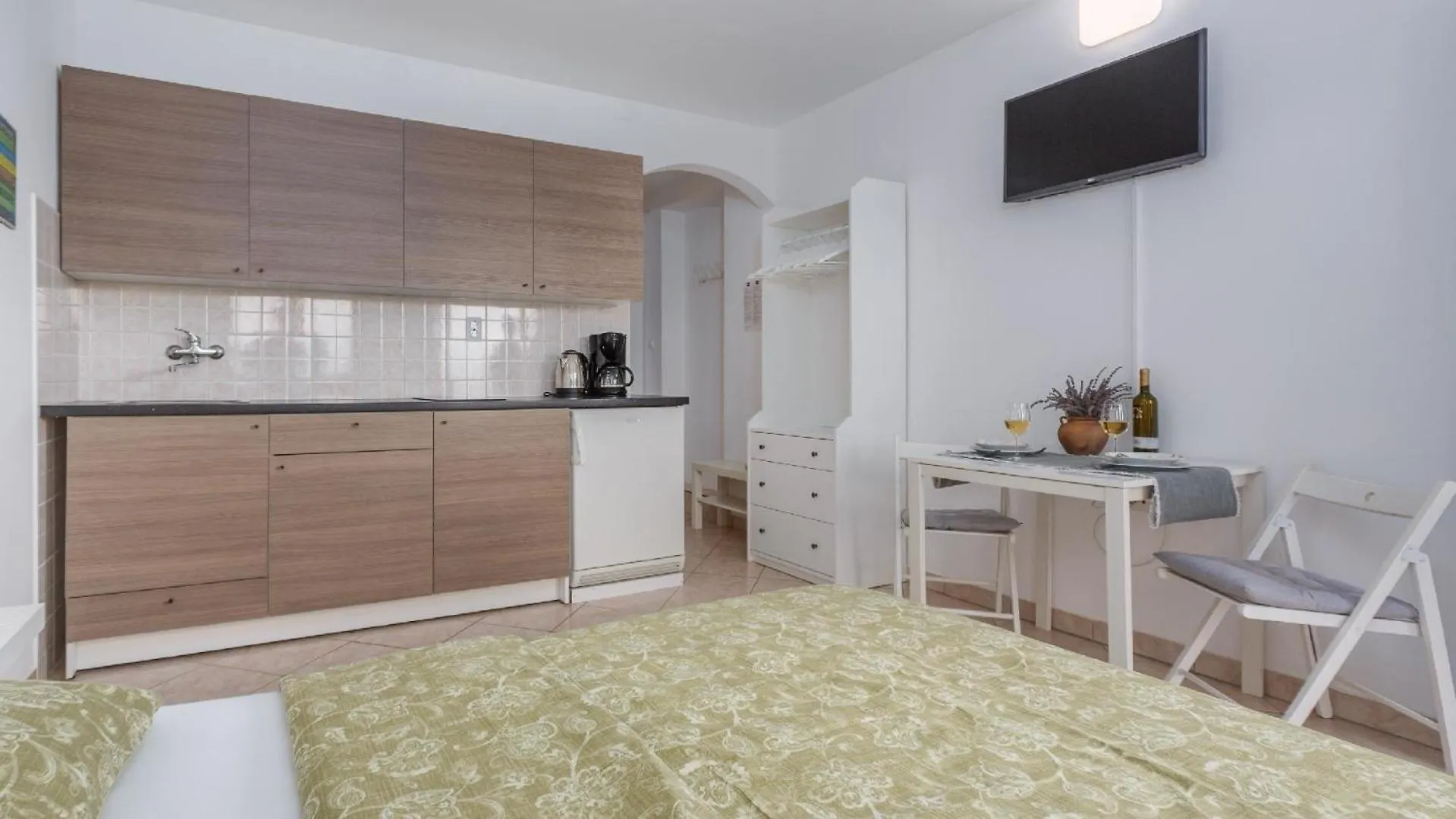 Apartment Studio Fuer 2 Personen Ca 26 Qm In Njivice, Kvarner Bucht Krk Croatia