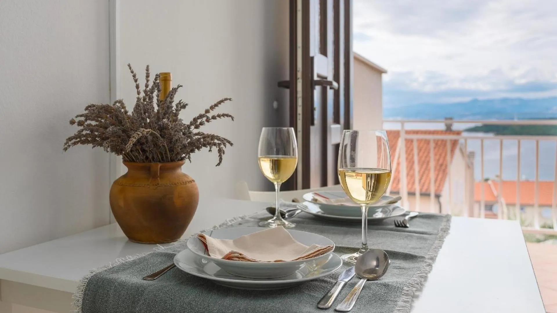 Studio Fuer 2 Personen Ca 26 Qm In Njivice, Kvarner Bucht Krk Croatia